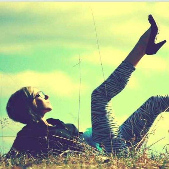 .VIOLET FOX - Picture 5 of 8